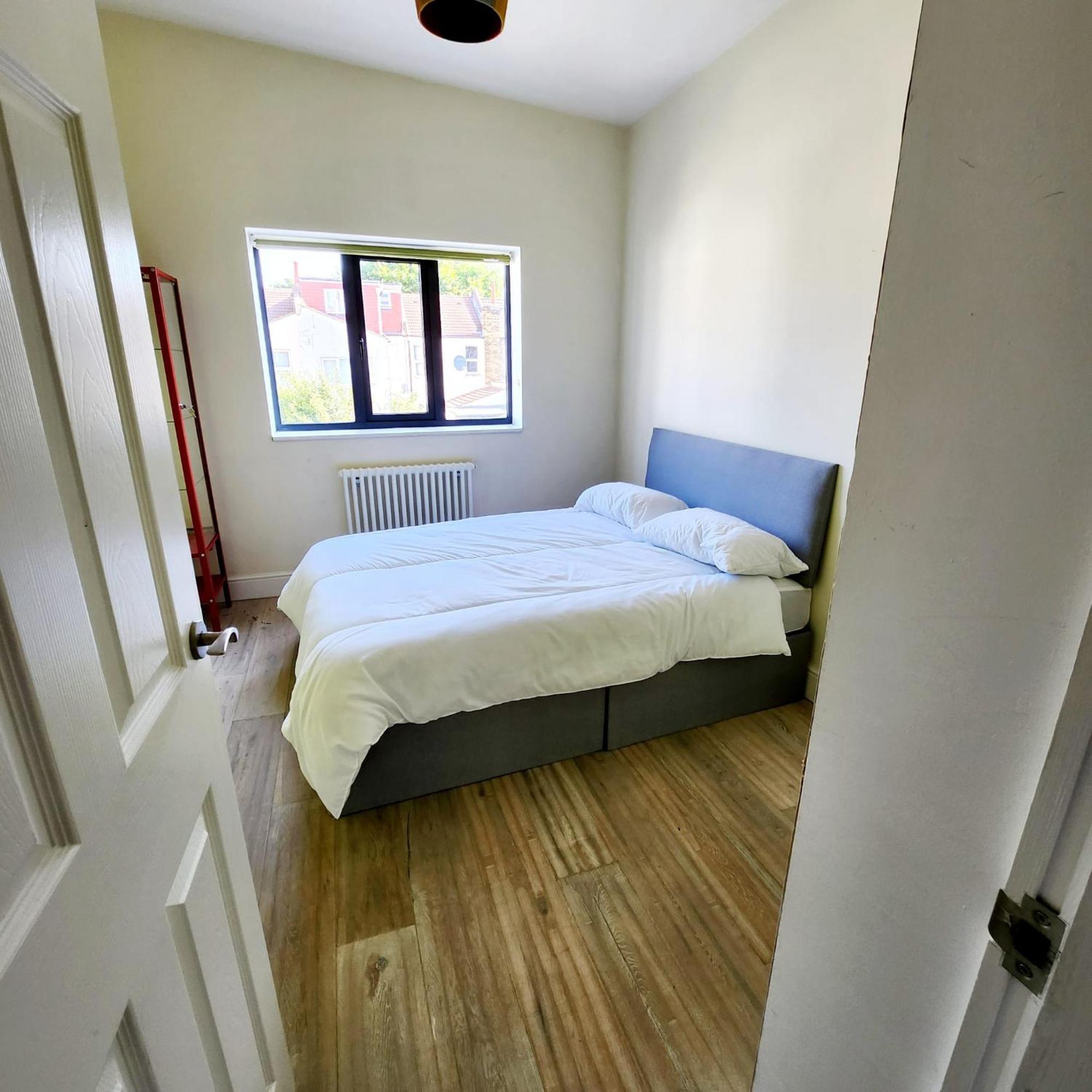 Contemporary 3 Bed House With Spacious Garden Close To Stratford & Canary Wharf Privatunterkunft *