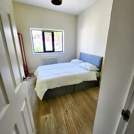 Contemporary 3 Bed House With Spacious Garden Close To Stratford & Canary Wharf London Room photo