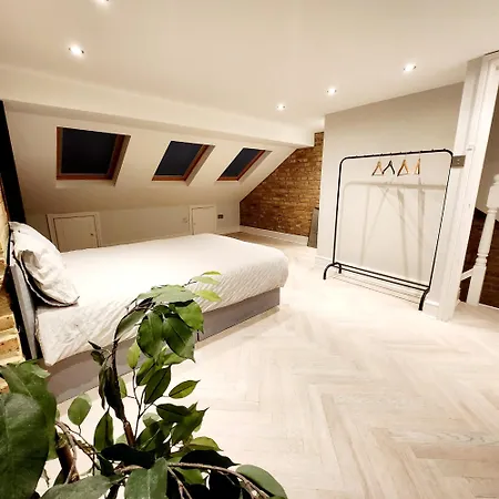 Contemporary 3 Bed House With Spacious Garden Close To Stratford & Canary Wharf London Room photo