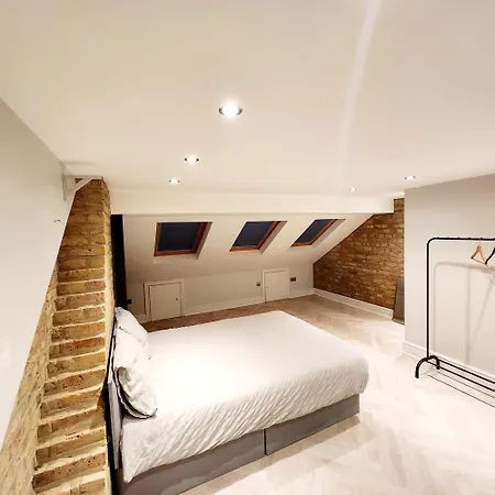 Contemporary 3 Bed House With Spacious Garden Close To Stratford & Canary Wharf London Room photo