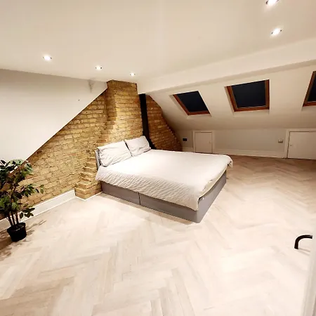 Contemporary 3 Bed House With Spacious Garden Close To Stratford & Canary Wharf London Room photo