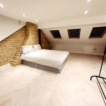 Contemporary 3 Bed House With Spacious Garden Close To Stratford & Canary Wharf London Room photo