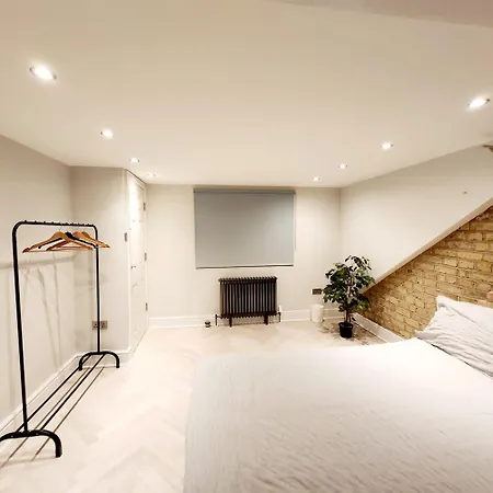 Contemporary 3 Bed House With Spacious Garden Close To Stratford & Canary Wharf London Room photo