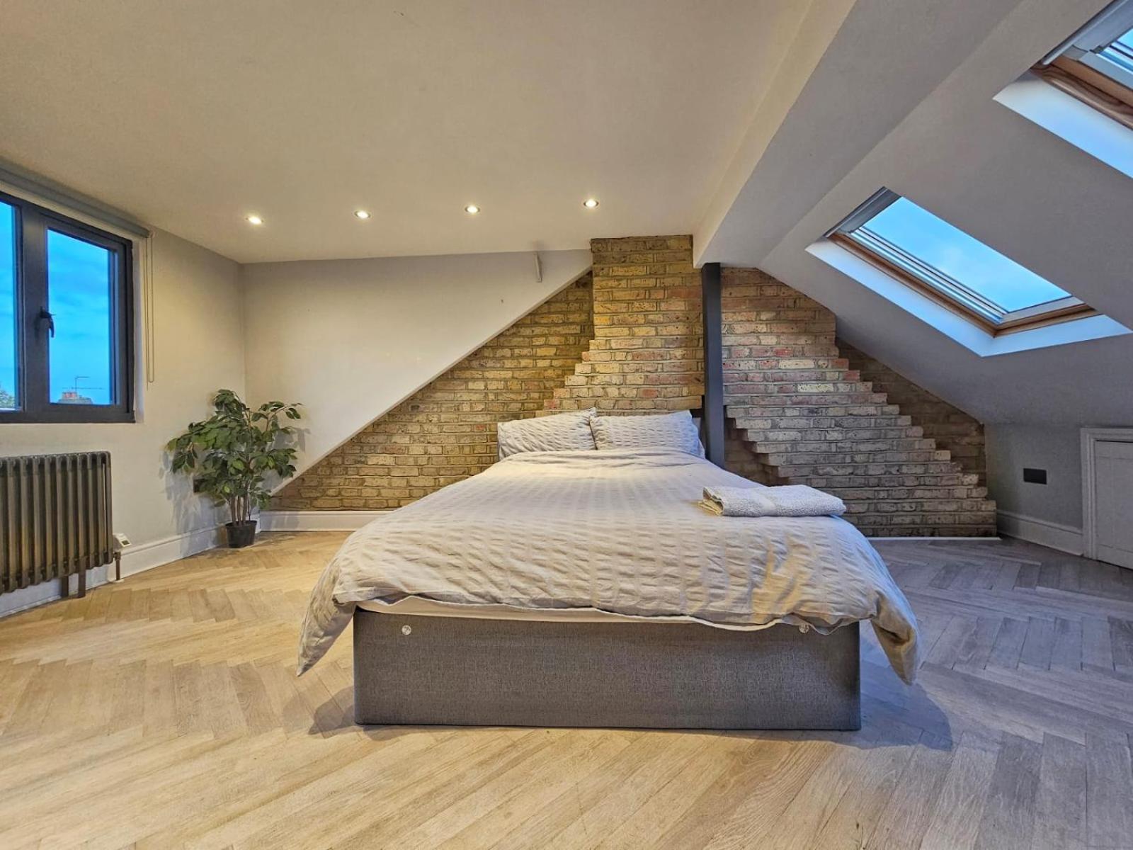 Contemporary 3 Bed House With Spacious Garden Close To Stratford & Canary Wharf * Лондон